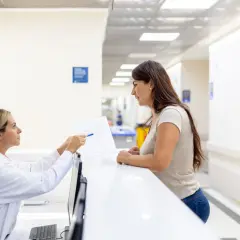 Rejestratorka medyczna: Zarobki 5880 zł? Czy kurs to dobra inwestycja?