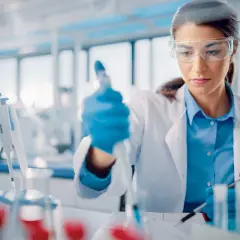 Zarobki biotechnologa medycznego w Polsce: Ile naprawdę zarobisz?