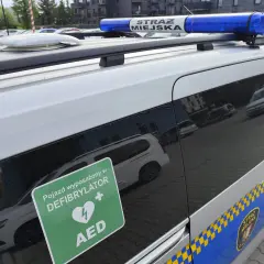 Nie bój się AED! Jak defibrylator ratuje życie?