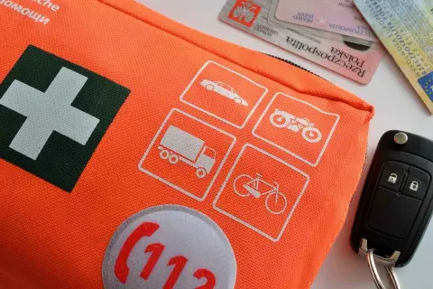 Apteczka: Co musisz mieć w domu, aucie i w podróży? Pełny poradnik