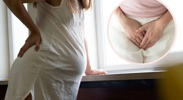 Ciężarna kobieta z dłońmi na biodrze, w okręgu zbliżenie na dłonie zakrywające krocze, sugerujące żylaki sromu w ciąży.