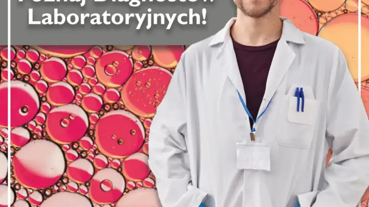 Laborant w białym fartuchu, obok mikroskopijnych obrazów komórek. Dowiedz się, co po analityce medycznej.