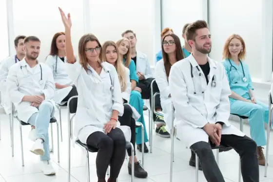 Darmowy kurs na rejestratorkę medyczną - gdzie szukać i jak wybrać?